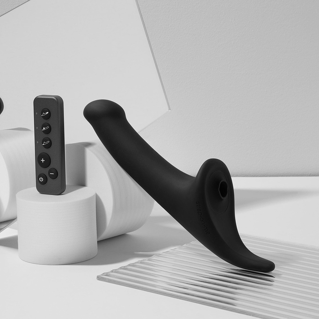Strap-On-Me Multi Orgasm Dildo M wibrujące dildo dla par sterowane pilotem