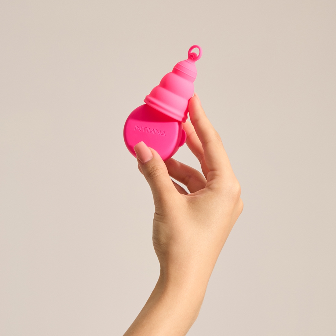 Intimina Lily Cup One składany kubeczek menstruacyjny dla początkujących 