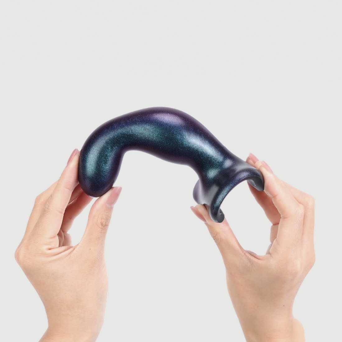 Strap-on-me Snaky M metaliczne dildo z przyssawką