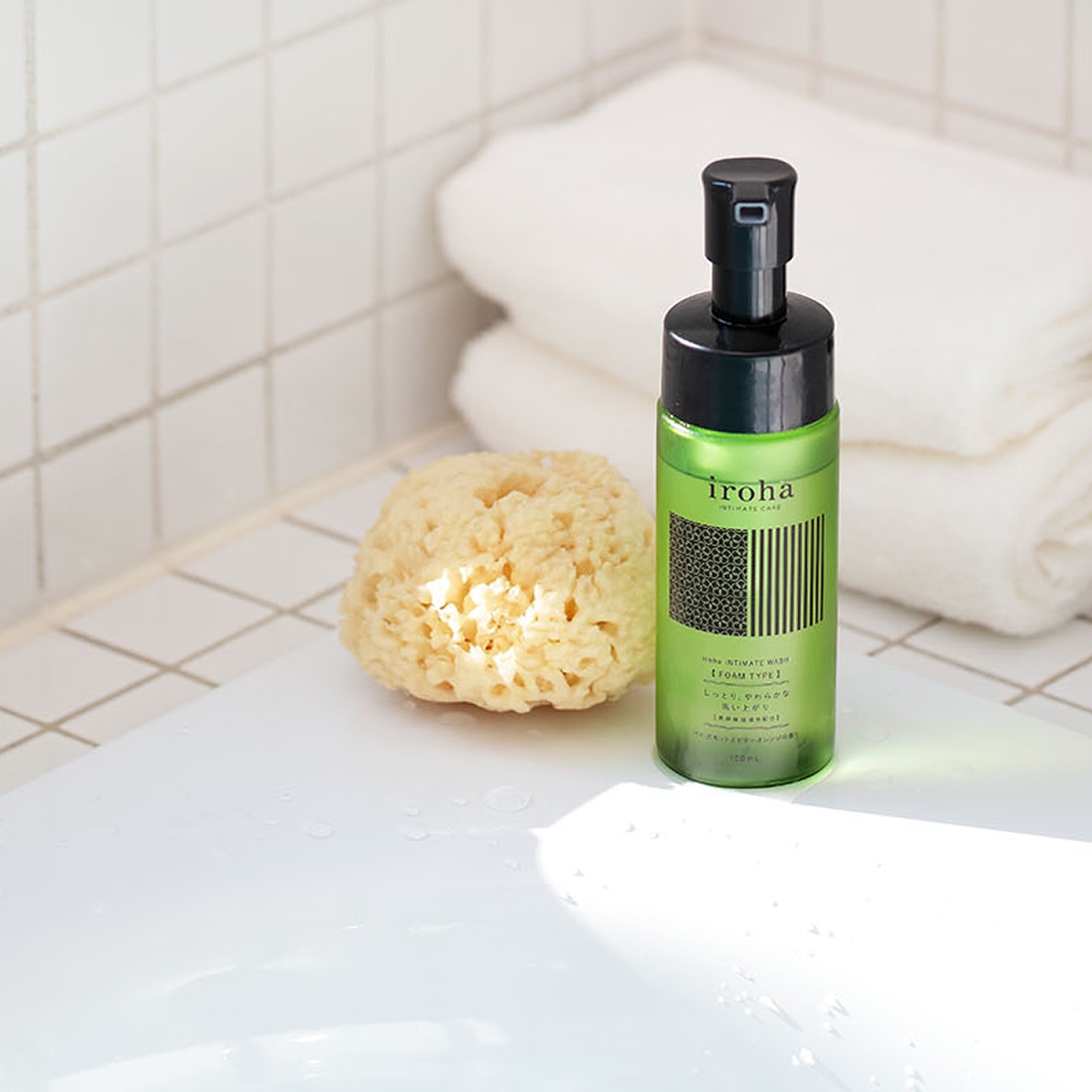 Iroha Intimate Wash pianka do higieny intymnej o zapachu bergamotki i gorzkiej pomarańczy