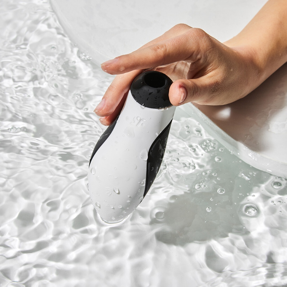 Satisfyer Orca bezdotykowo-wibrujący masażer łechtaczki 2 w 1