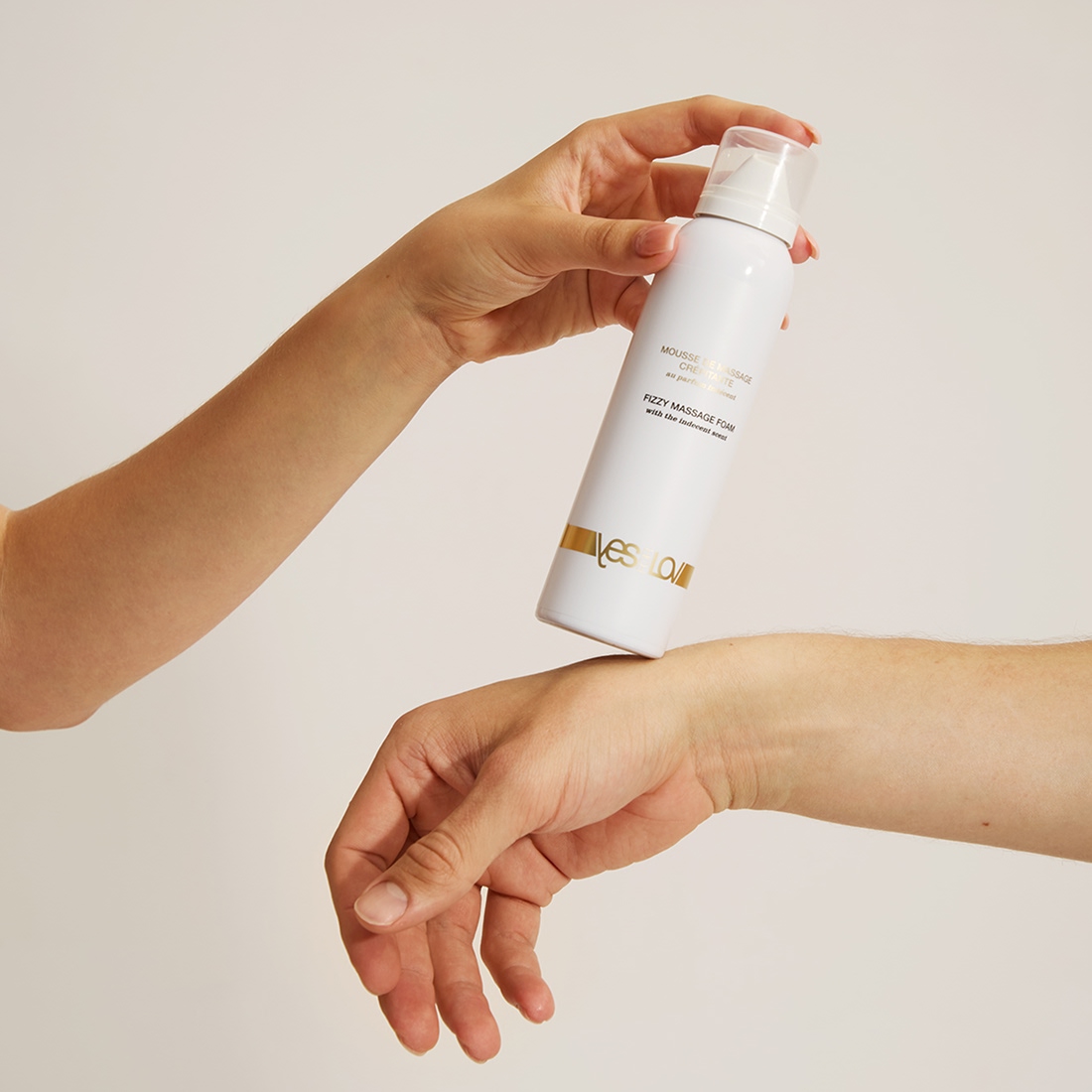 YESforLOV Fizzy Foam chrupiąca pianka do masażu