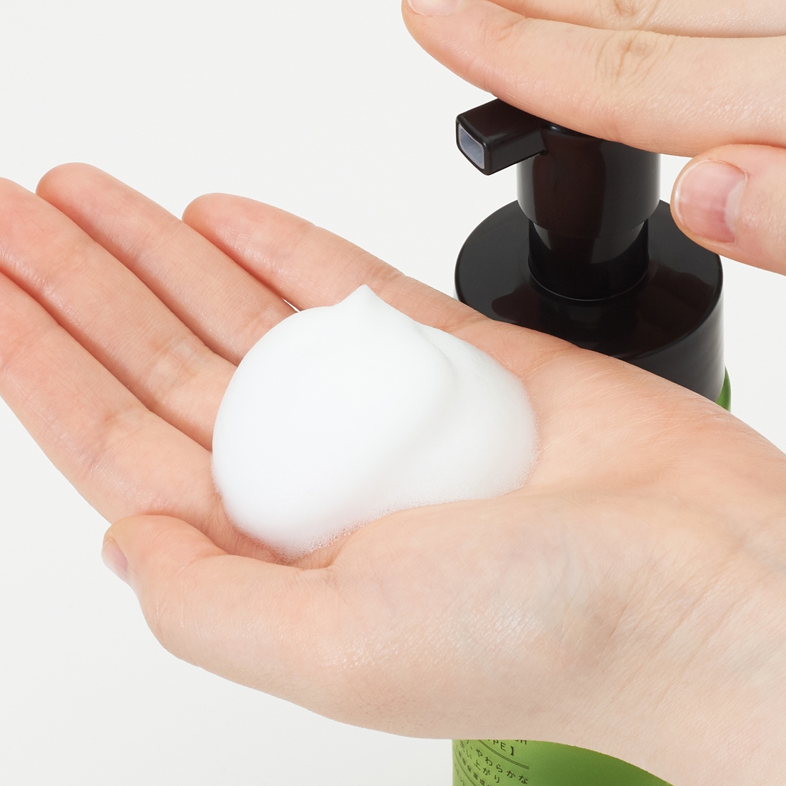 Iroha Intimate Wash pianka do higieny intymnej o zapachu słodkich cytrusów