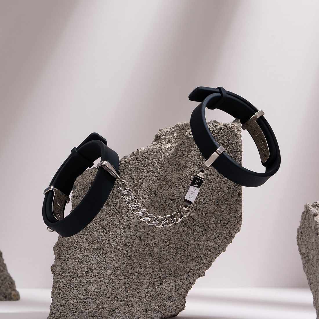 Crave ID Cuffs ozdobne kajdanki do rąk