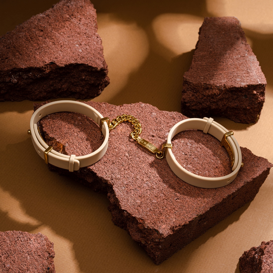 Crave ID Cuffs ozdobne kajdanki do rąk
