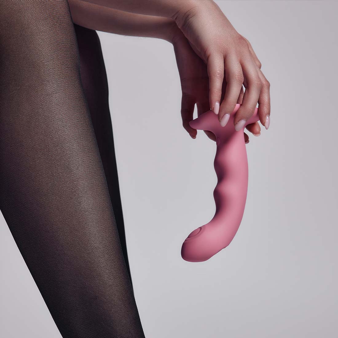 Strap-On-Me Tapping Wave dildo z pulsującą wypustką