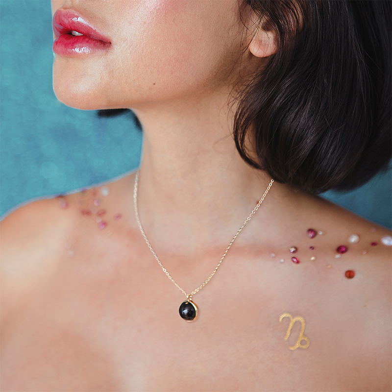 Bijoux Indiscrets Horoscope zestaw z naszyjnikiem, miniwibratorem i balsamem