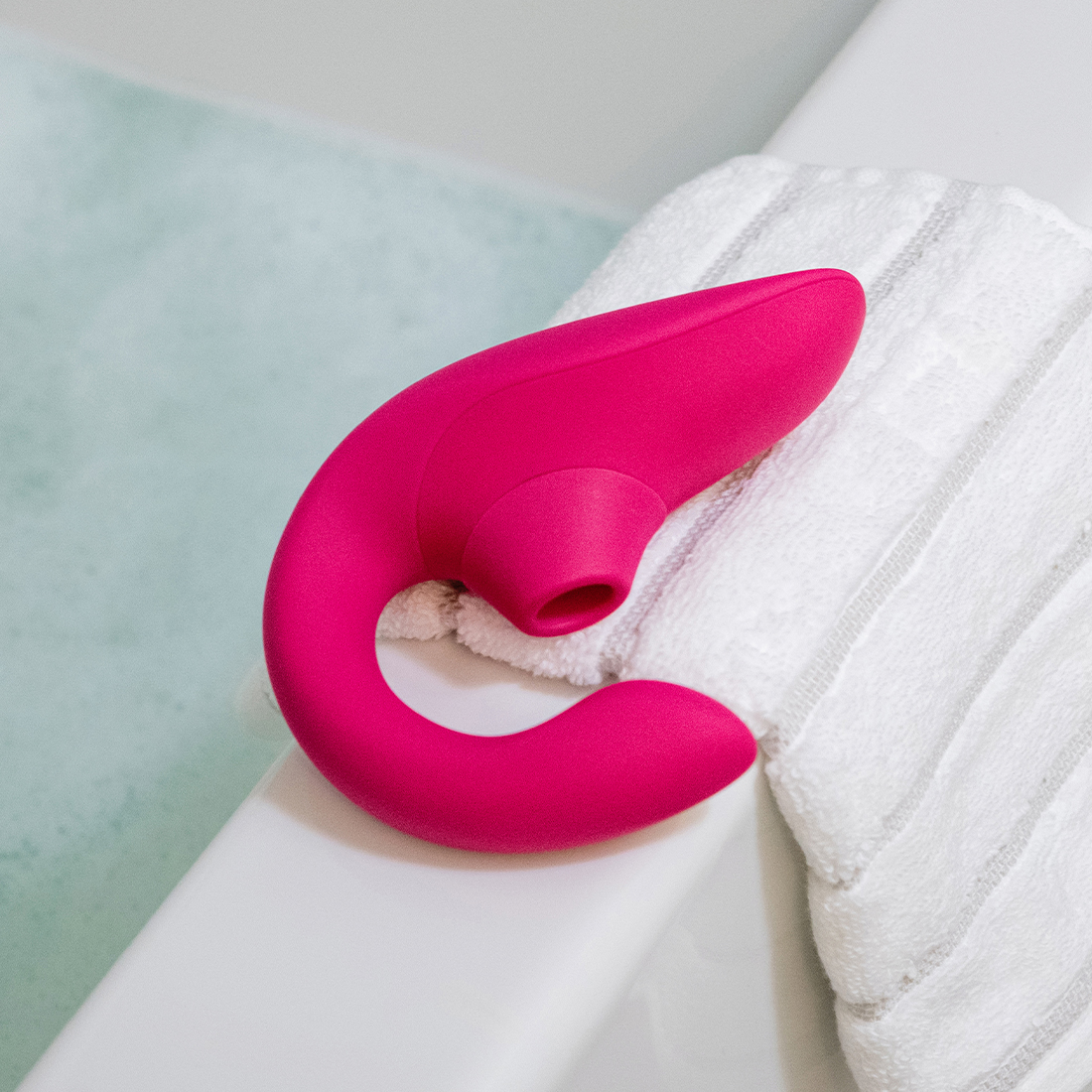 Womanizer Blend wibrator króliczek z bezdotykowym masażerem łechtaczki