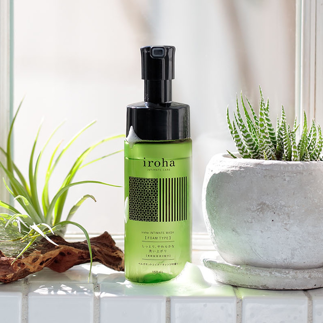 Iroha Intimate Wash pianka do higieny intymnej o zapachu bergamotki i gorzkiej pomarańczy