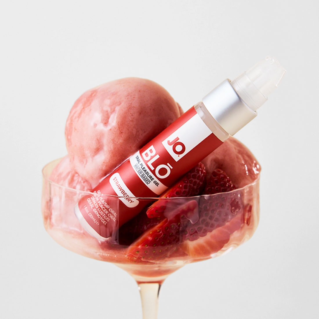System JO BLŌ Strawberry chłodzący balsam do seksu oralnego o smaku truskawkowym