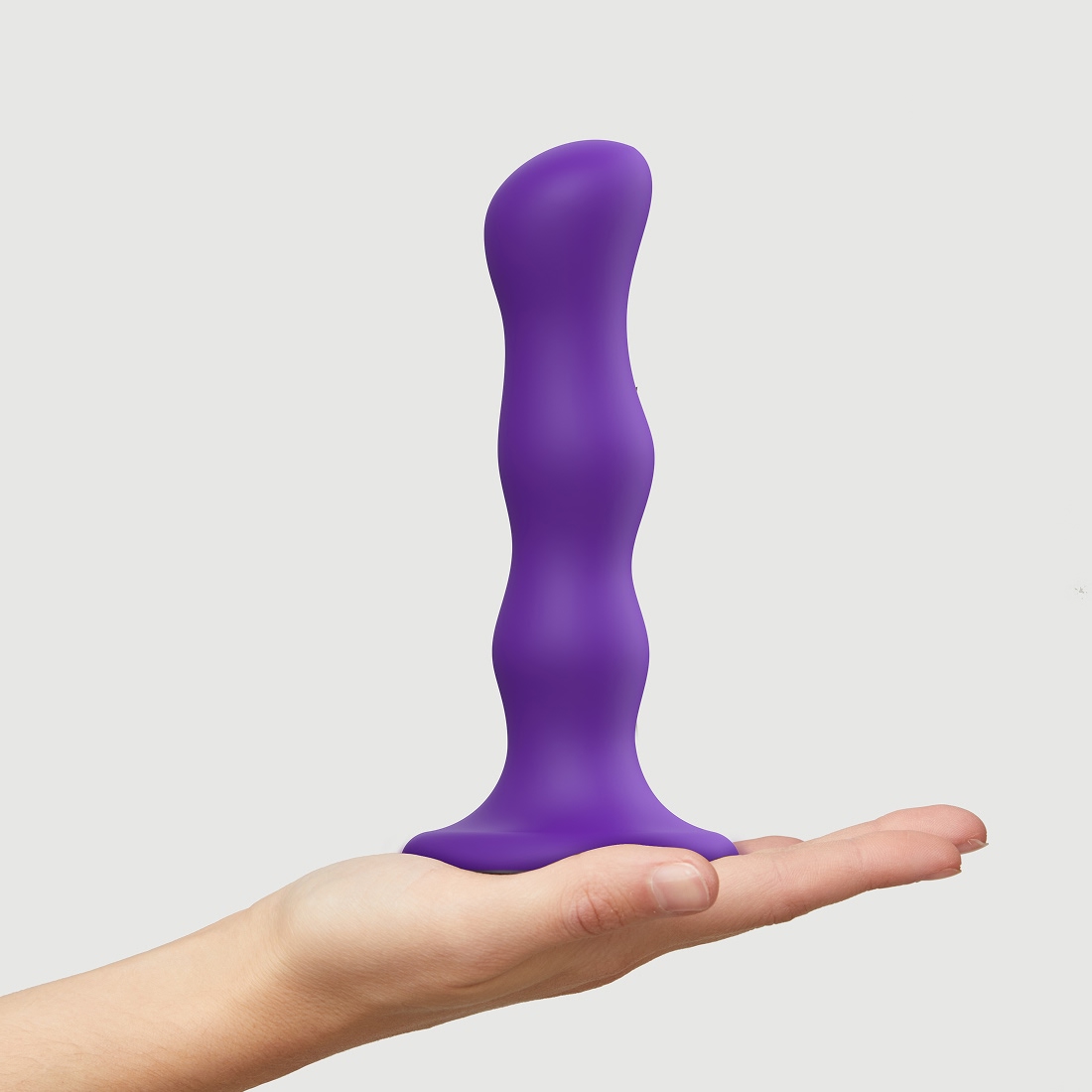 Strap-On-Me Geisha Balls M dildo z drgającymi kulkami