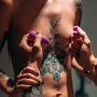 Gvibe Gkit zestaw z wibrującym korkiem analnym i masażerem zakładanym na palec neonowy róż
